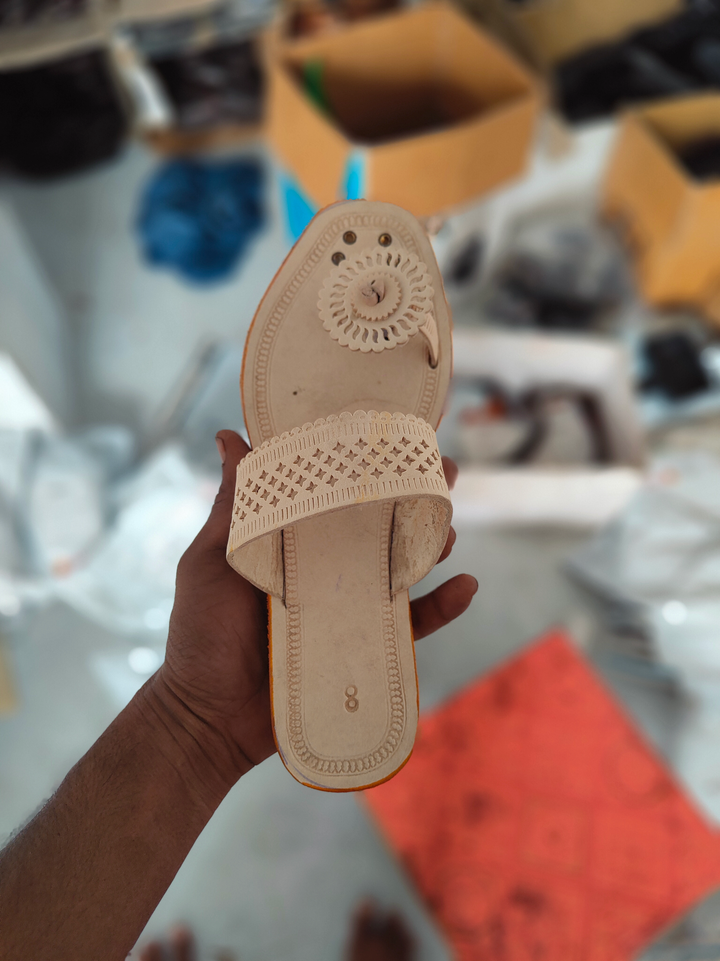 Ladies Angtha Patta White Kolhapuri Chappal