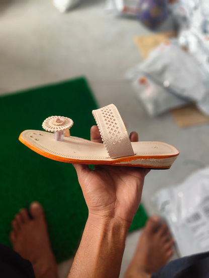 Ladies Angtha Patta White Kolhapuri Chappal