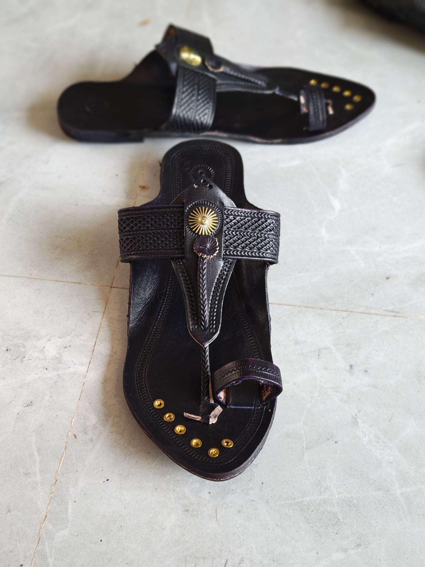 Black- Naral Pan Kolhapuri